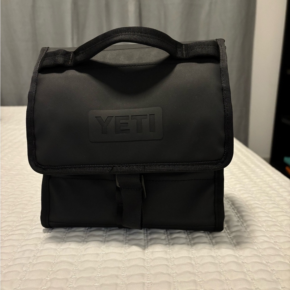 YETI Black Daytrip Lunch Bag